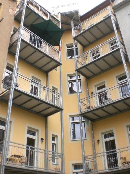 3-Raum-Fewo-Dresden-Zentrum-Balkon-Blick-Auf-Altstadt-L10 Bagian luar foto